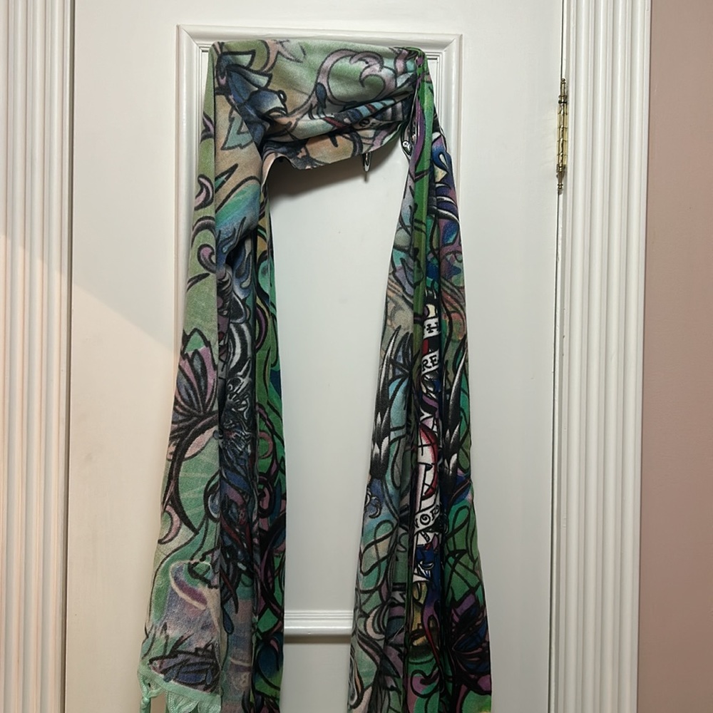 Ed Hardy Scarf - Picture 4 of 4